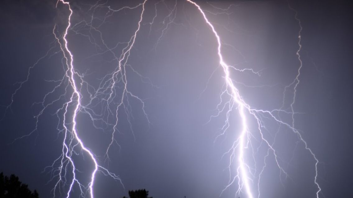 Tormenta eléctrica: en esta provincia 5 hombres fueron quemados por un rayo