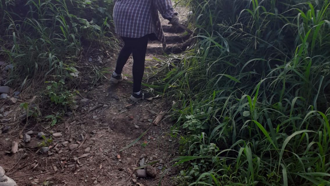 Vecinos hartos del abandono se organizan y hacen el trabajo que el municipio no asume
