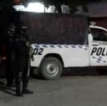 Horror en la madrugada: atacaron a machetazos a una mujer y sus hijos en plena calle