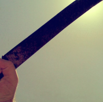 Desquiciado atacó brutalmente a una madre e hijos en Jujuy: están internados