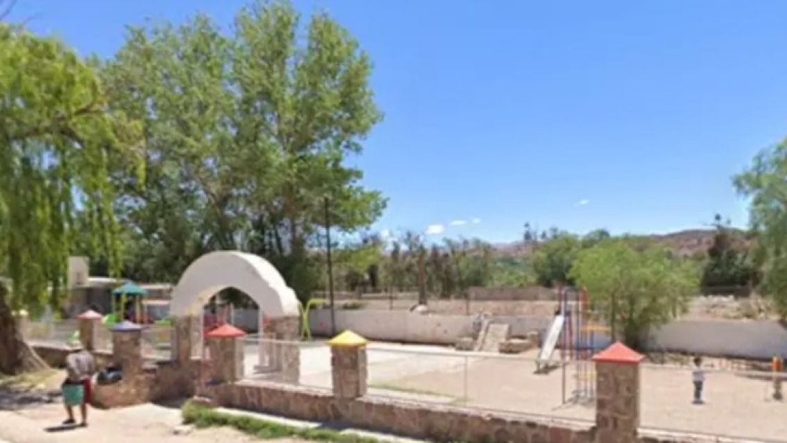 Encontraron un changuito durmiendo solo en una plaza: se desvaneci� y lo internaron�