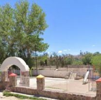 Encontraron un changuito durmiendo solo en una plaza: se desvaneció y lo internaron