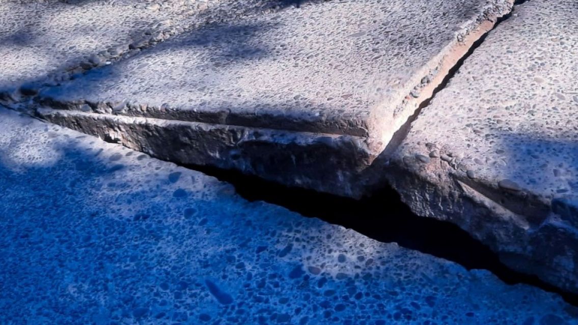 ¿Obras de calidad? Por el calor se levantó el pavimento en San Pedro