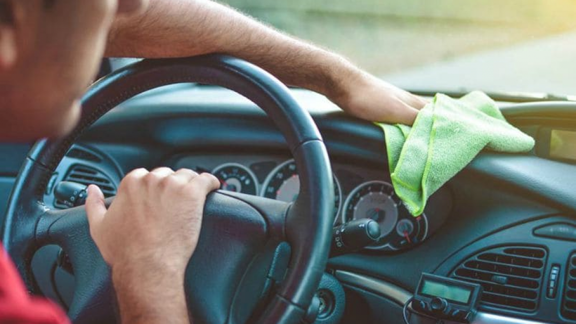 Comi� "galletitas" en el Uber, dej� migas y el chofer la moli� a golpes