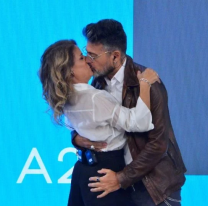 CRINGE: fuera de las redes sociales, así se besaron Barbano y Calabró en la televisión