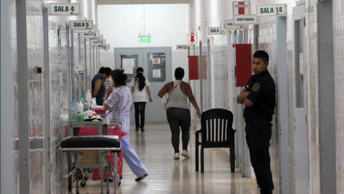 Preso se tragó una tijera y tuvieron que internarlo de urgencia