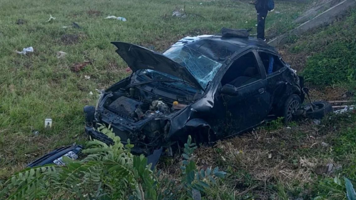 Otra tragedia en Jujuy: murió una mujer tras volcar en un auto