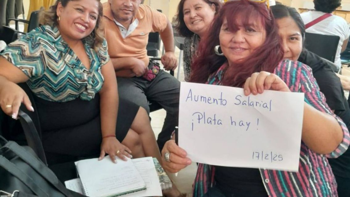 Masivo reclamo de docentes juje�os por un aumento salarial: �Peligran las clases?