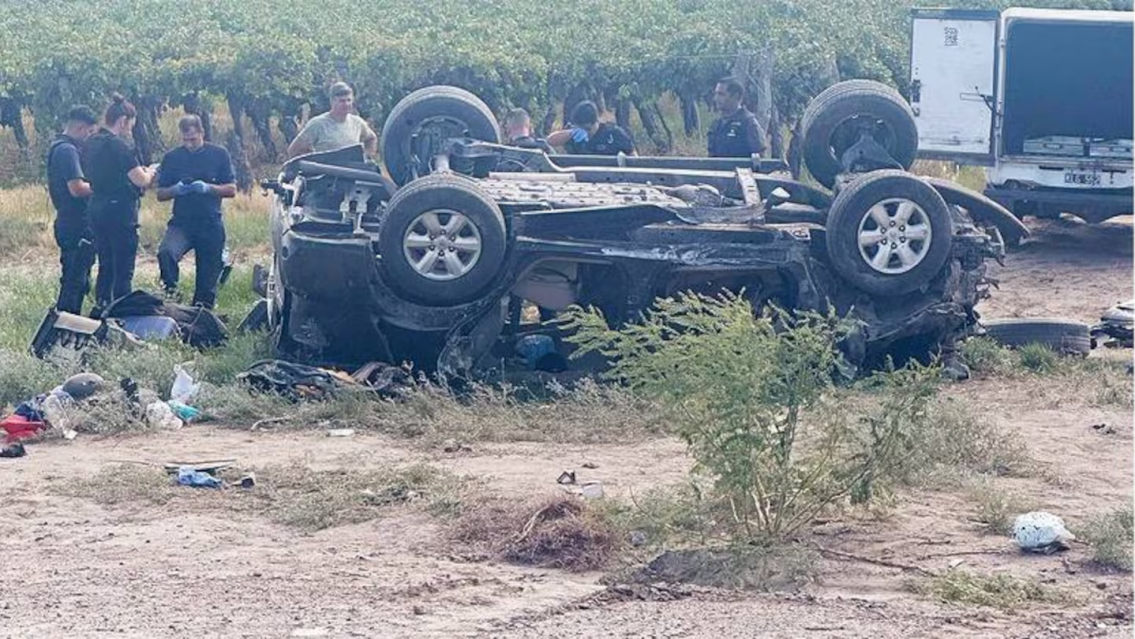 Volantazo, choque y vuelco: murieron el padre y dos de las hijas