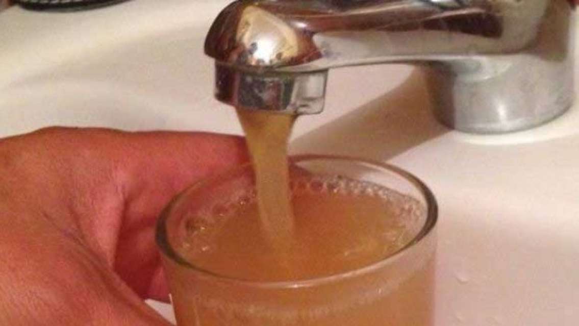 "El agua sale como chocolatada por la canilla" y esto dice Agua Potable de Jujuy