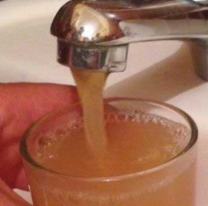 "El agua sale como chocolatada por la canilla" y esto dice Agua Potable de Jujuy