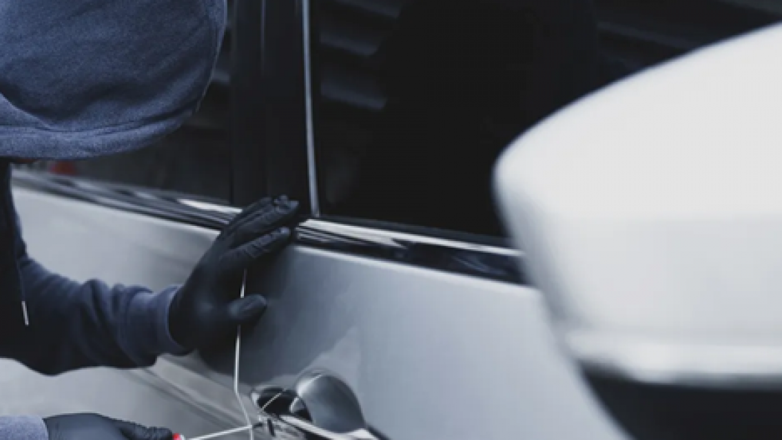 Changuita jujeña forzaba los autos con la tobillera electrónica