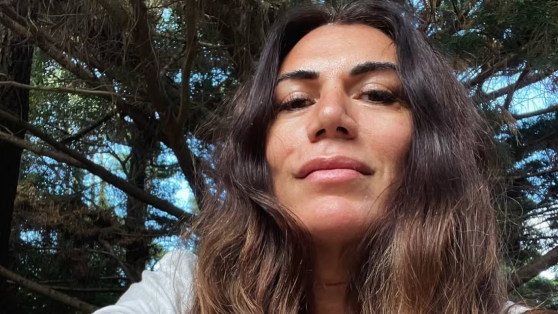 Flor de la V volvi� a impactar desde la playa y con traje de ba�o