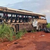 Murieron 12 estudiantes universitarios en un choque fatal sobre una ruta