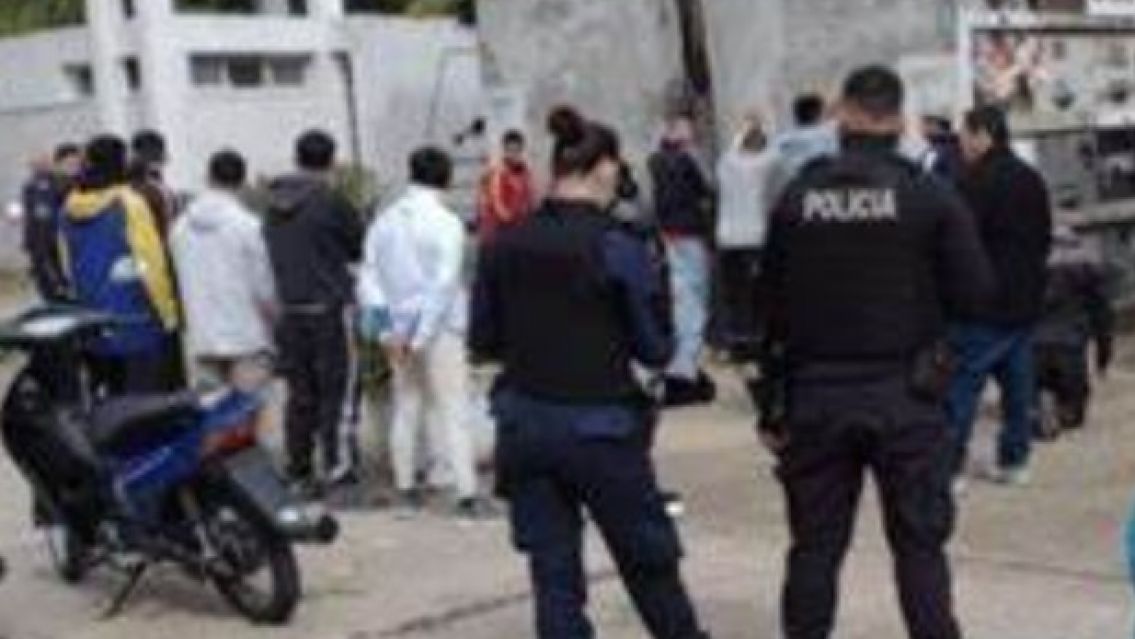 Atraparon en un cementerio a un peligroso abusador: Su hijo lo denunci�