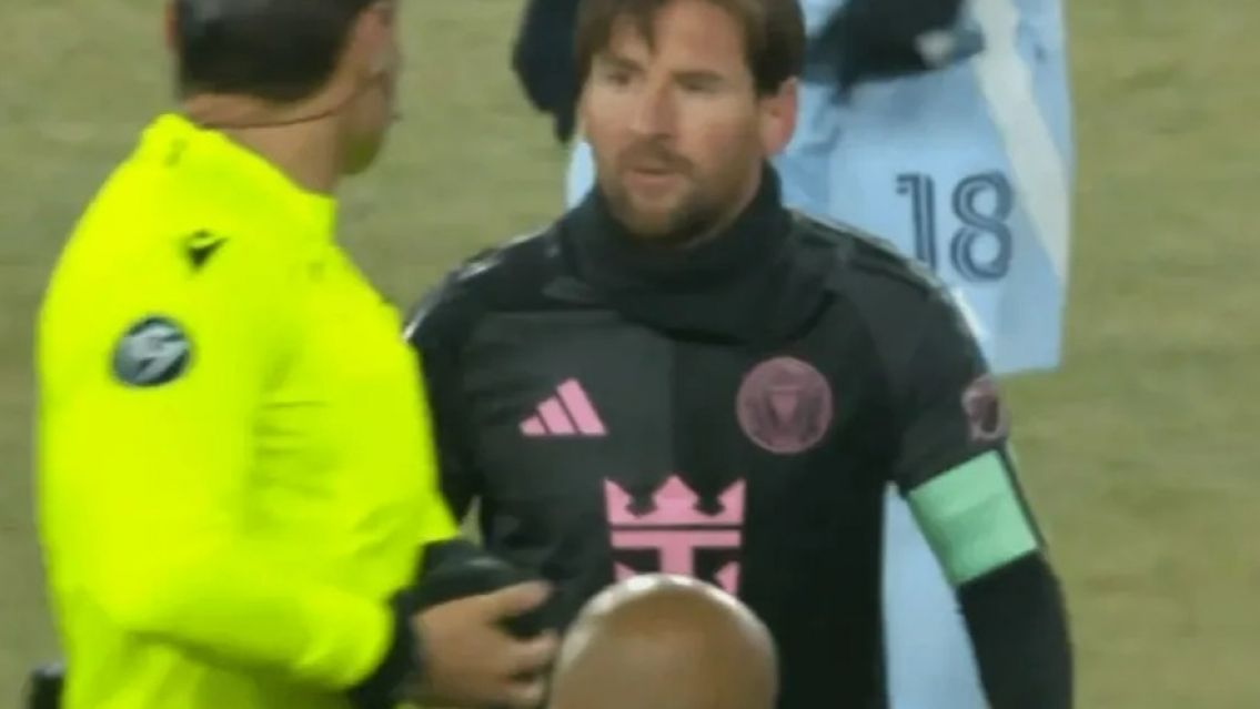 Sancionaron a un �rbitro por pedirle un autografo a Messi