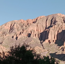 El sol ya baña la Quebrada en Jujuy, mejoró el tiempo y el estado de las rutas