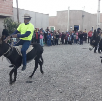 Carrera de burros en Humahuaca, opiniones a favor y en contra