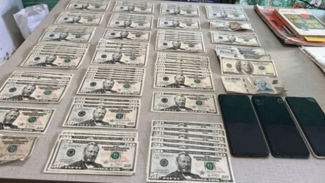 Atraparon a una banda de cordobeses que falsificaba dólares: Los detalles