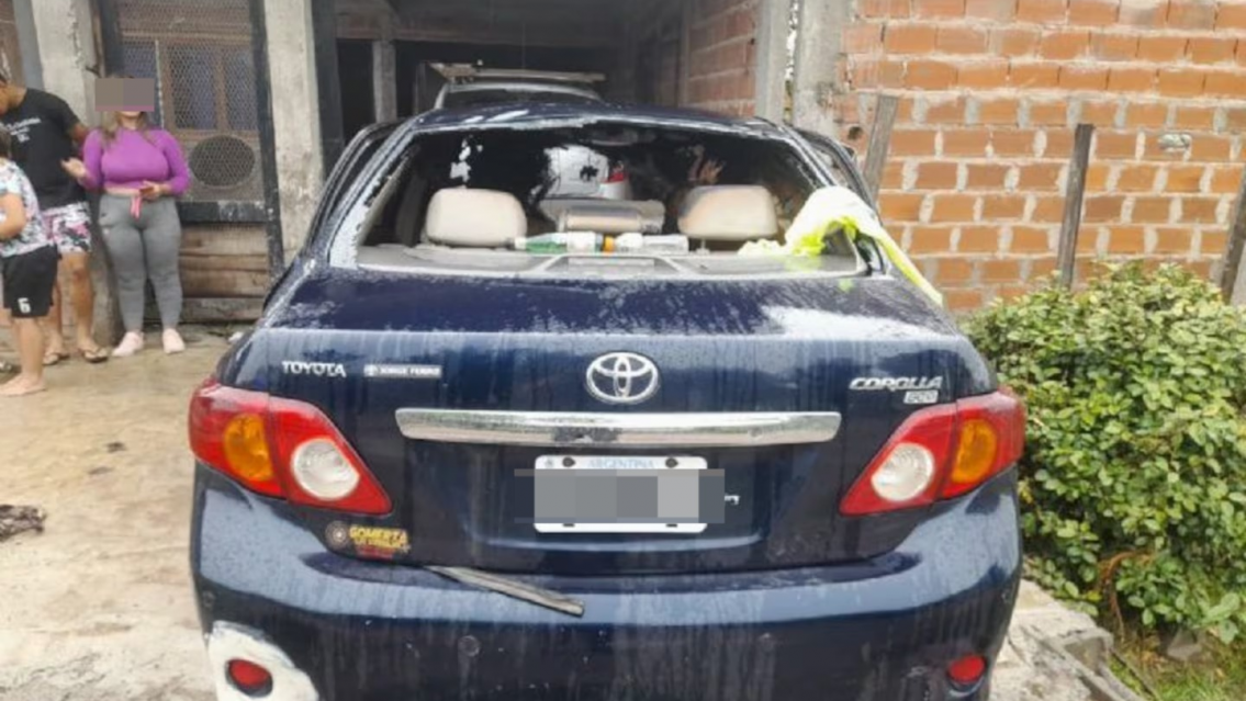 Su pareja lo dejó, se metió al auto, se prendió fuego y murió calcinado