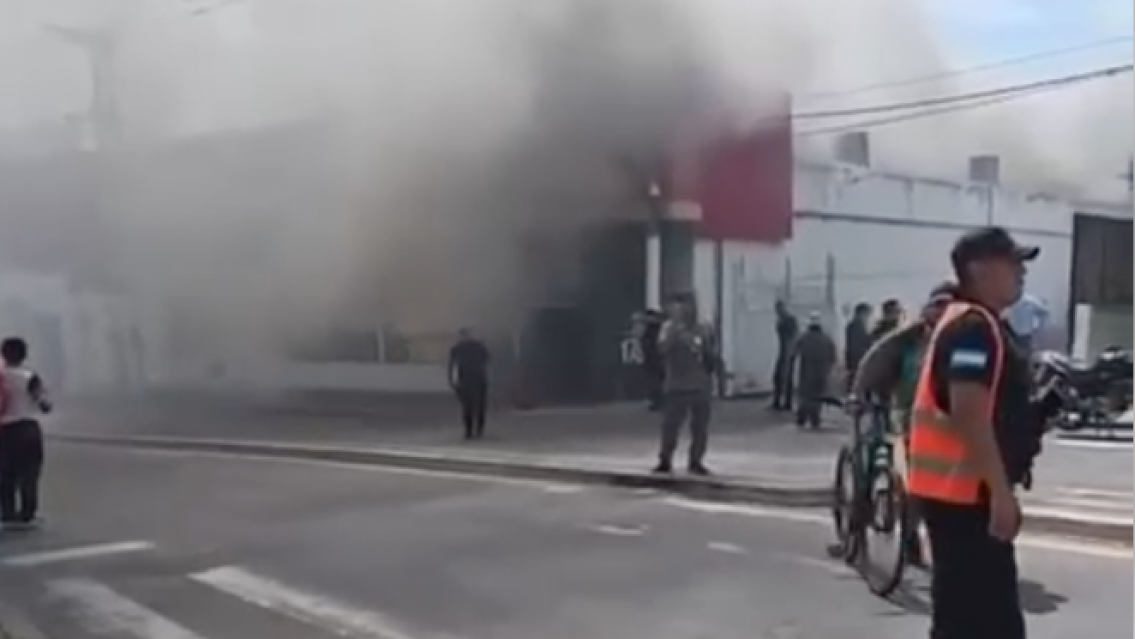 [URGENTE] Se incendi� un supermercado en Jujuy 
