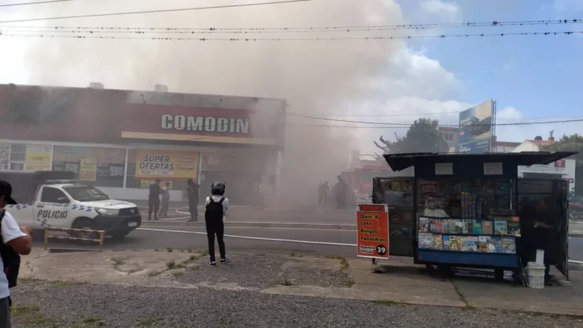 En conferencia de prensa el fiscal revel� todos los detalles sobre el incendio de Comod�n 