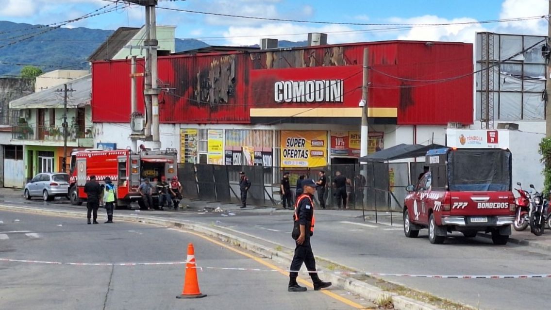 Incendio de Comod�n: Asistencia a familias de vecinos del supermercado