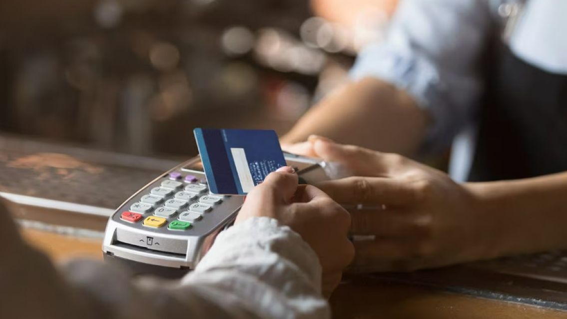 Pagos en d�lares: qu� rubros ser�n los primeros en implementar el sistema