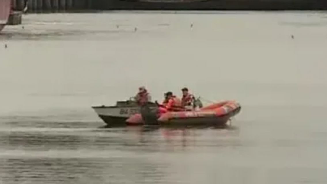 Horroroso hallazgo a plena luz del d�a: vecinos quedaron en shock al ver algo flotando