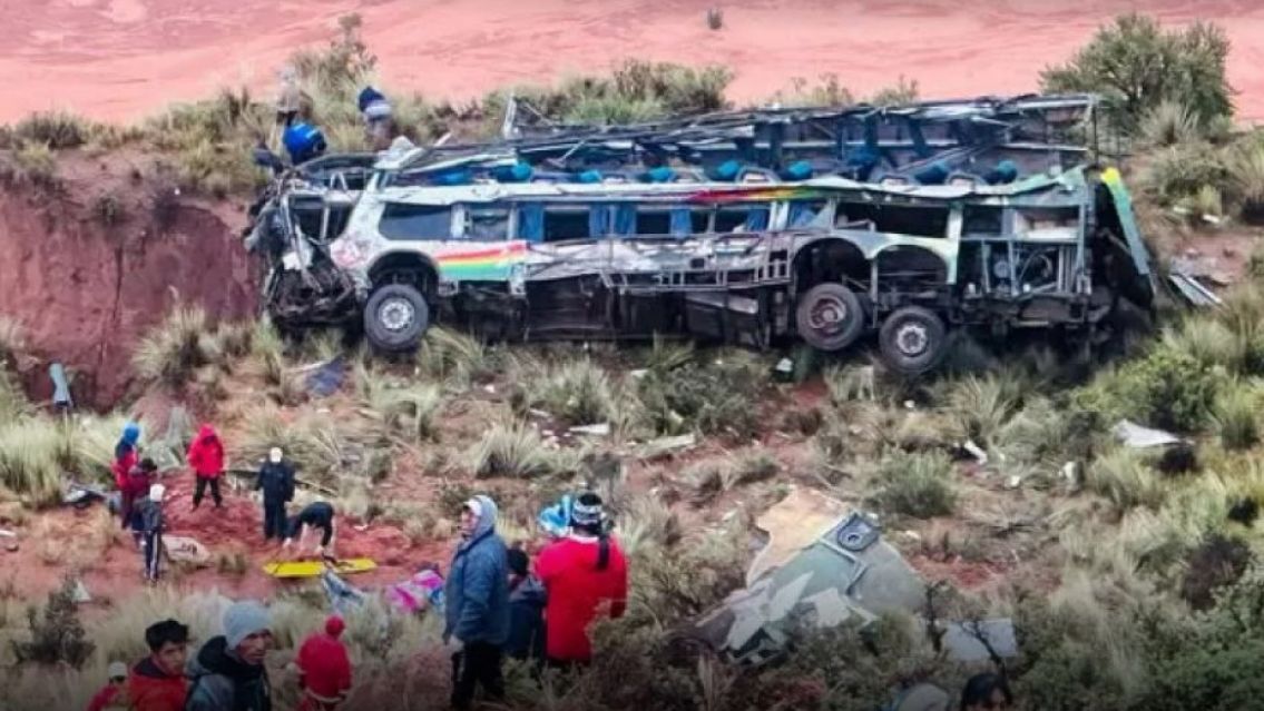 Terrible tragedia en carnaval: cole choc� con furgoneta y murieron 15 personas