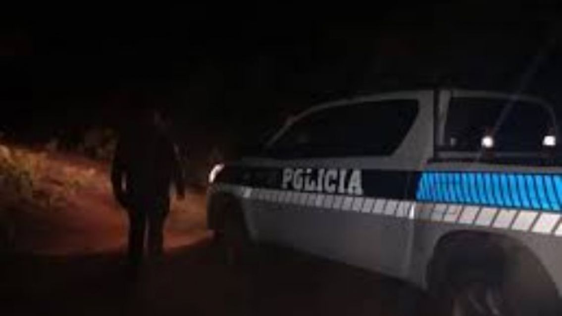 Maniataron a una juje�a y golpearon brutalmente a su beb�