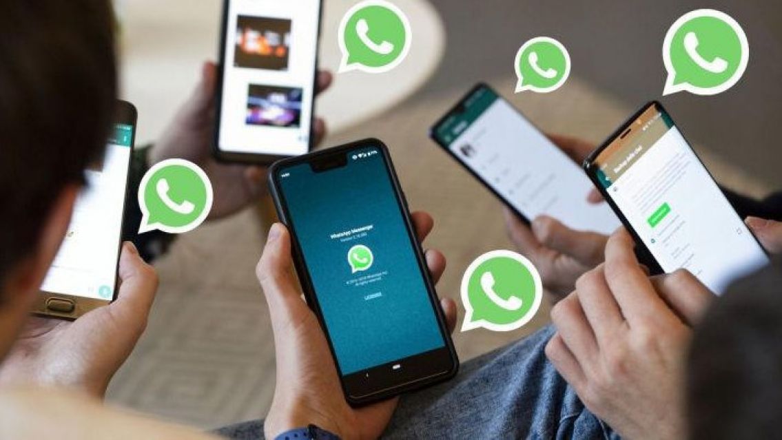 �Qu� significa la tercera tilde azul en WhatsApp?