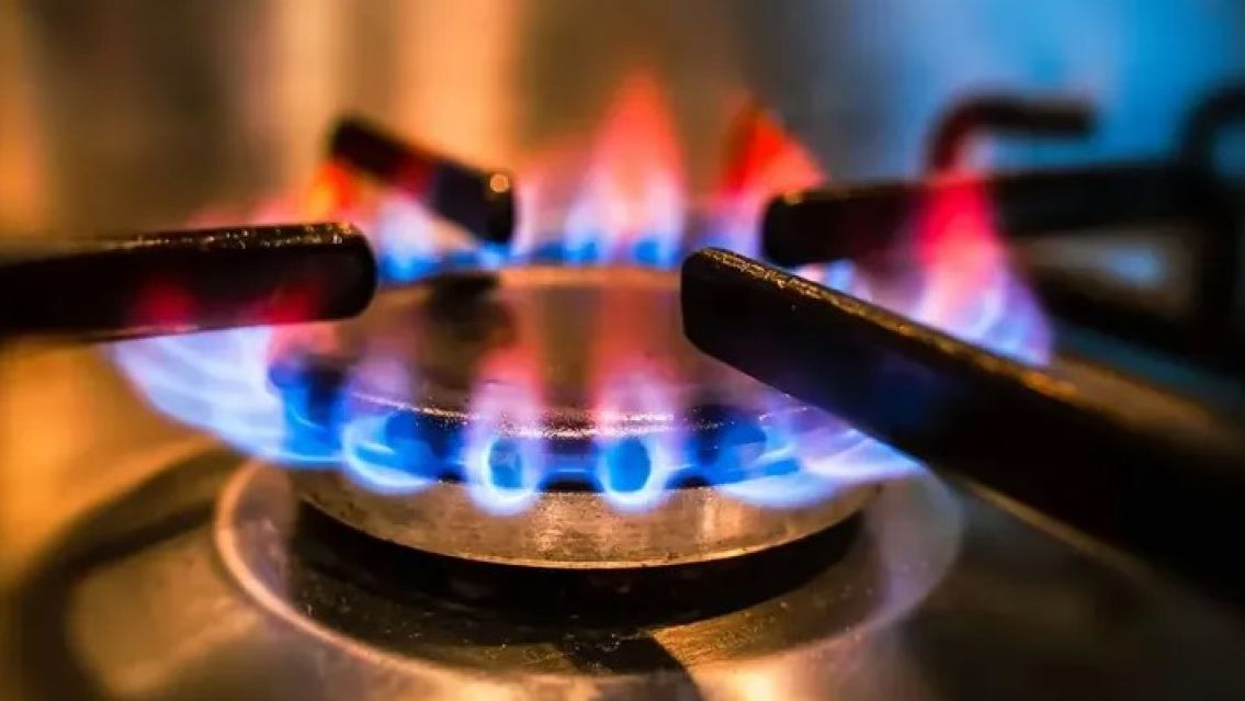 Otro golpe al bolsillo: aprueban un aumento en el gas