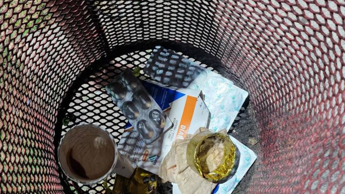 "Los chicos se las pueden tomar": alerta por lo que encontraron en una plaza de Jujuy