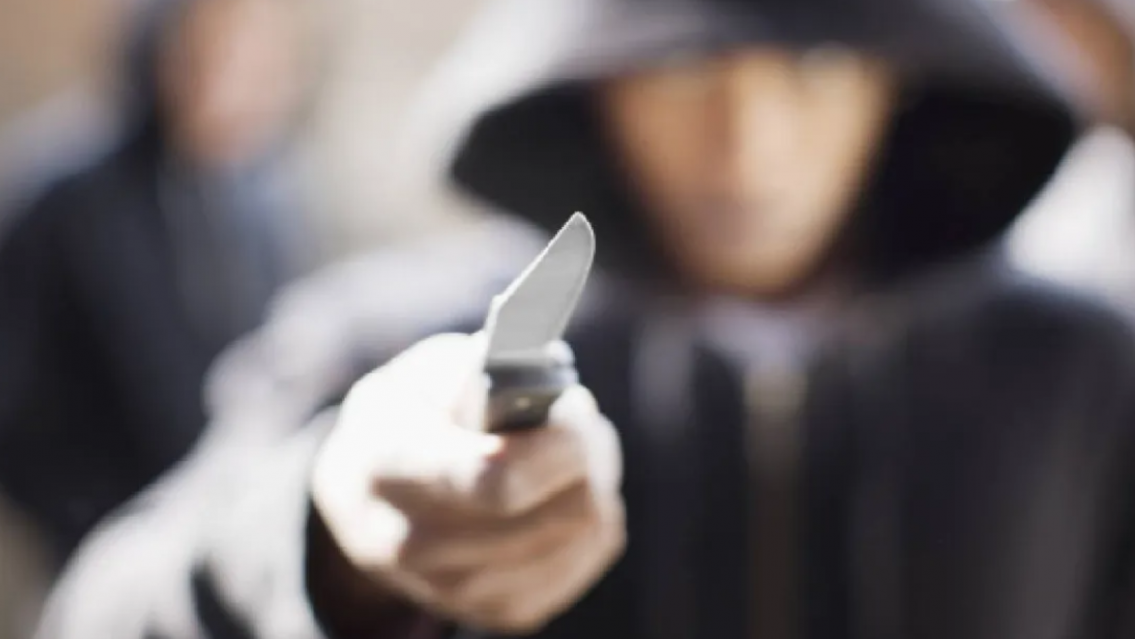 Violento robo en Cuyaya: se resisti� y lo apu�alaron en el cuello y la cabeza