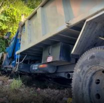 Terrible choque entre un colectivo y un cami&oacute;n: hay dos muertos y varios heridos