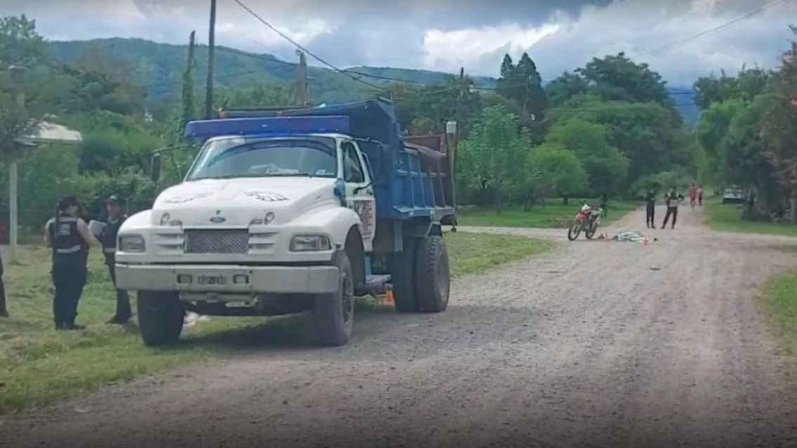 [URGENTE] Camionero arroll� y mat� a motociclista en una calle 