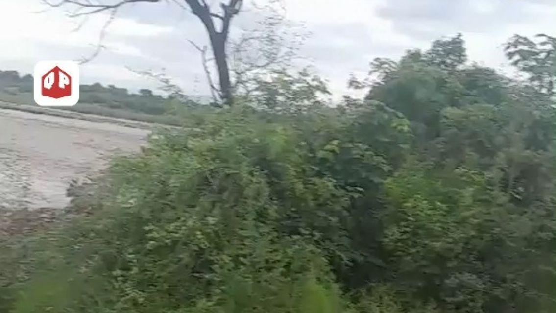 La fuerte crecida del r�o en Perico pone en peligro a todo un barrio