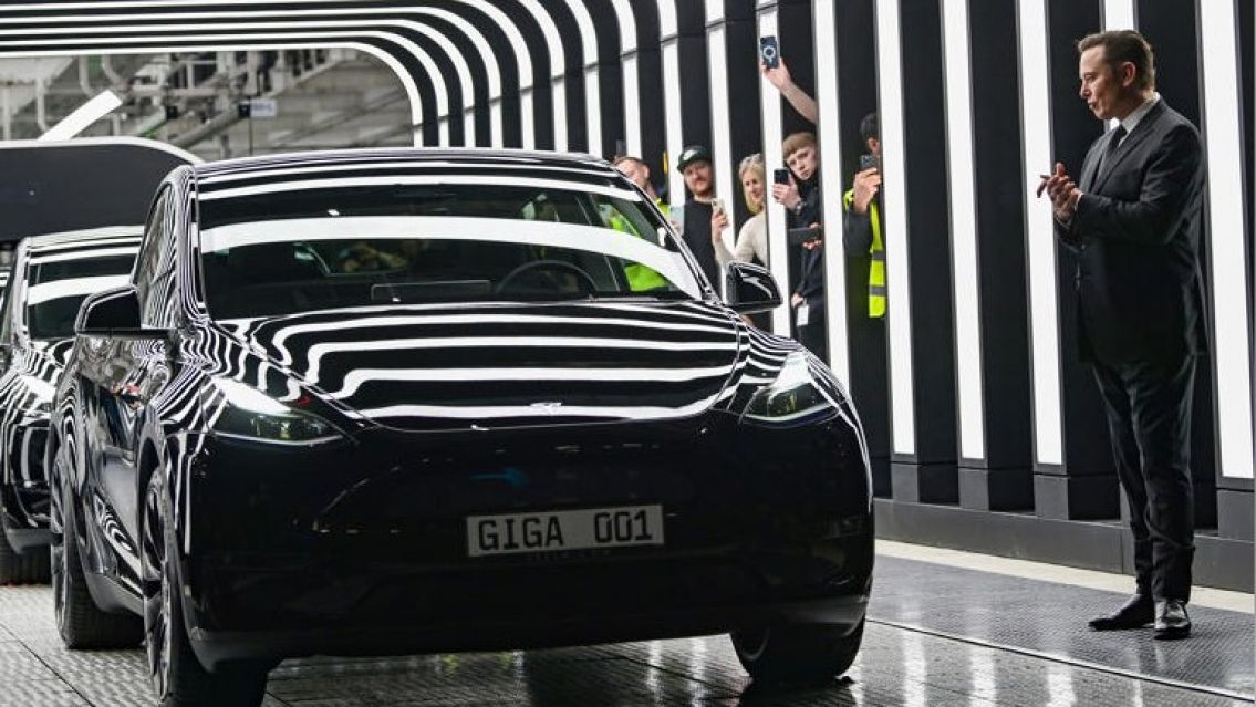 El peor d�a de Musk: Tesla se desploma y pierde $12.000 millones, mientras X sufre una ca�da masiva
