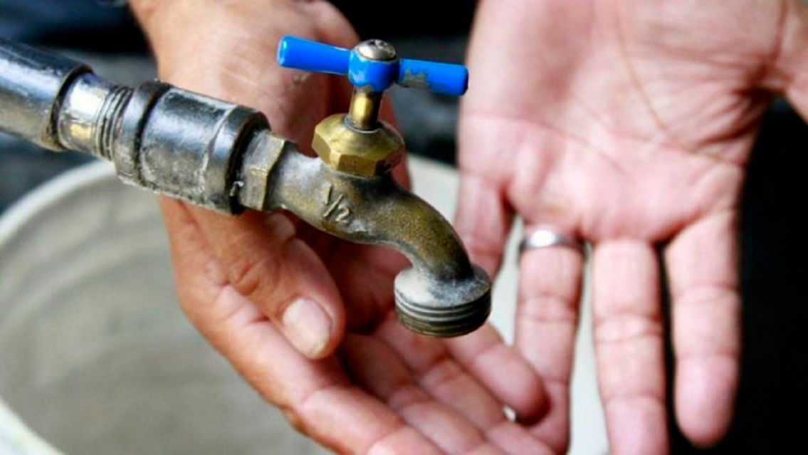 Cortes intermitentes y falta de medidores: Lozano sufre con Agua Potable