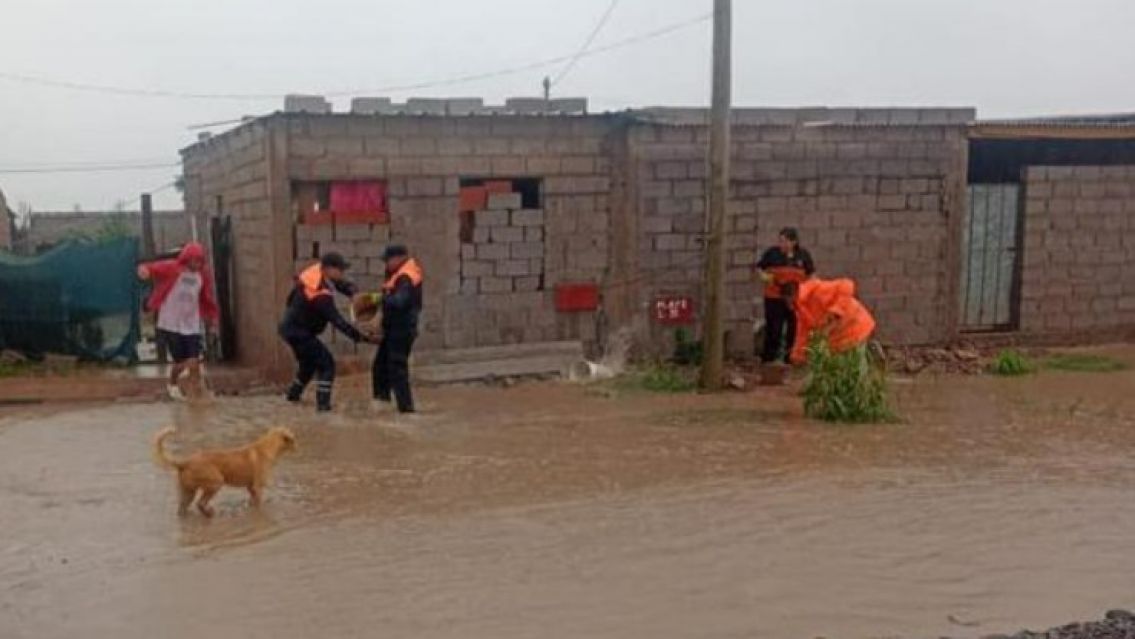 Juntan donaciones para las familias de Huacalera que sufrieron el terrible temporal