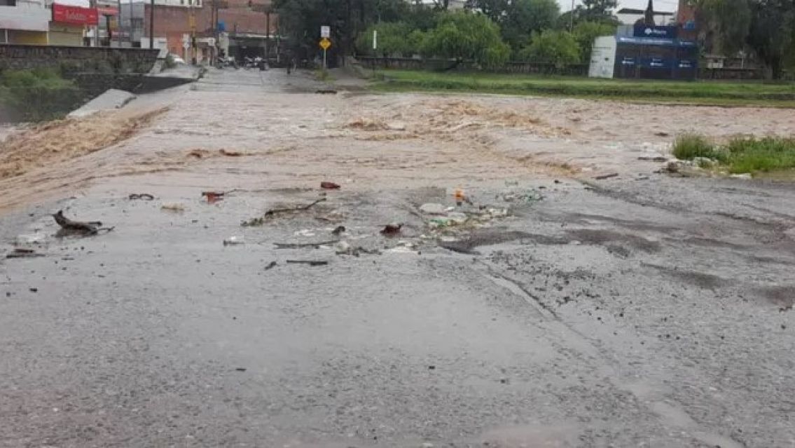Corte total en la prolongación Alte. Brown por crecida del río Xibi Xibi