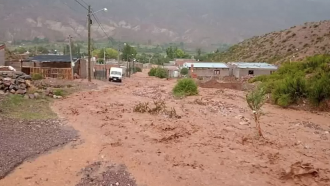 Juntan donaciones para familias afectadas por las inundaciones en Huacalera
