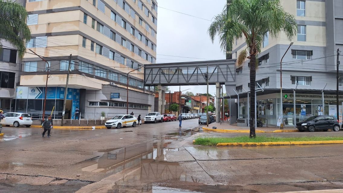 Controversia en Palpal� por la pasarela de una cl�nica privada que ocupa espacio p�blico