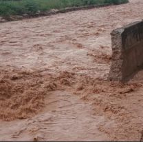 Desesperaci&oacute;n en Perico por la crecida del r&iacute;o: "Est&aacute; tirando las defensas"