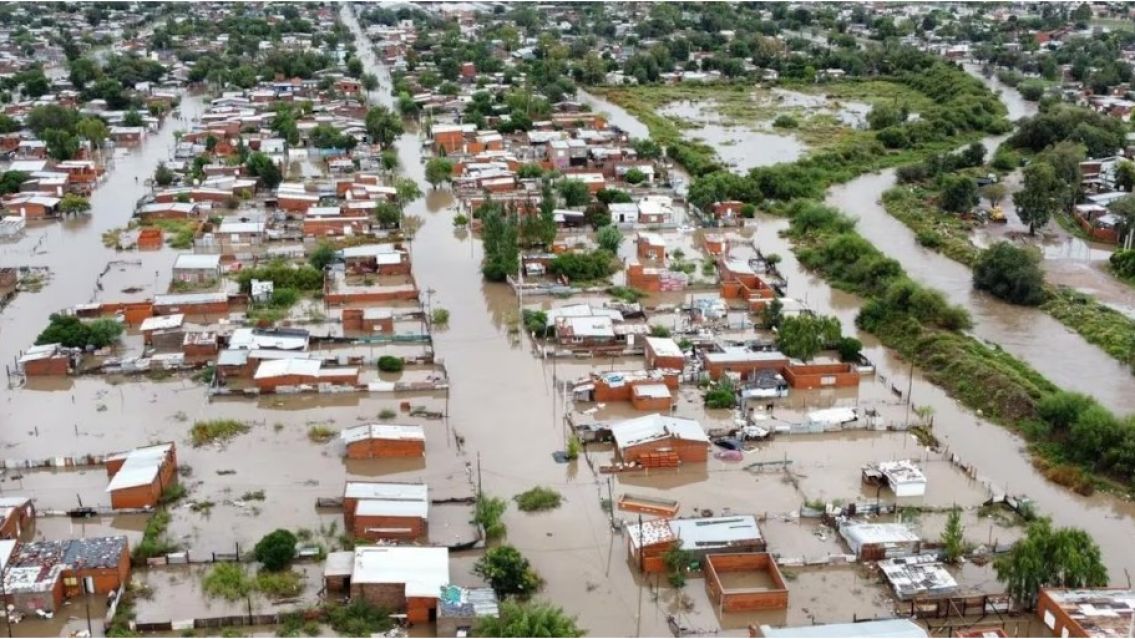Vuelven las clases en Bah�a Blanca tras el tr�gico temporal