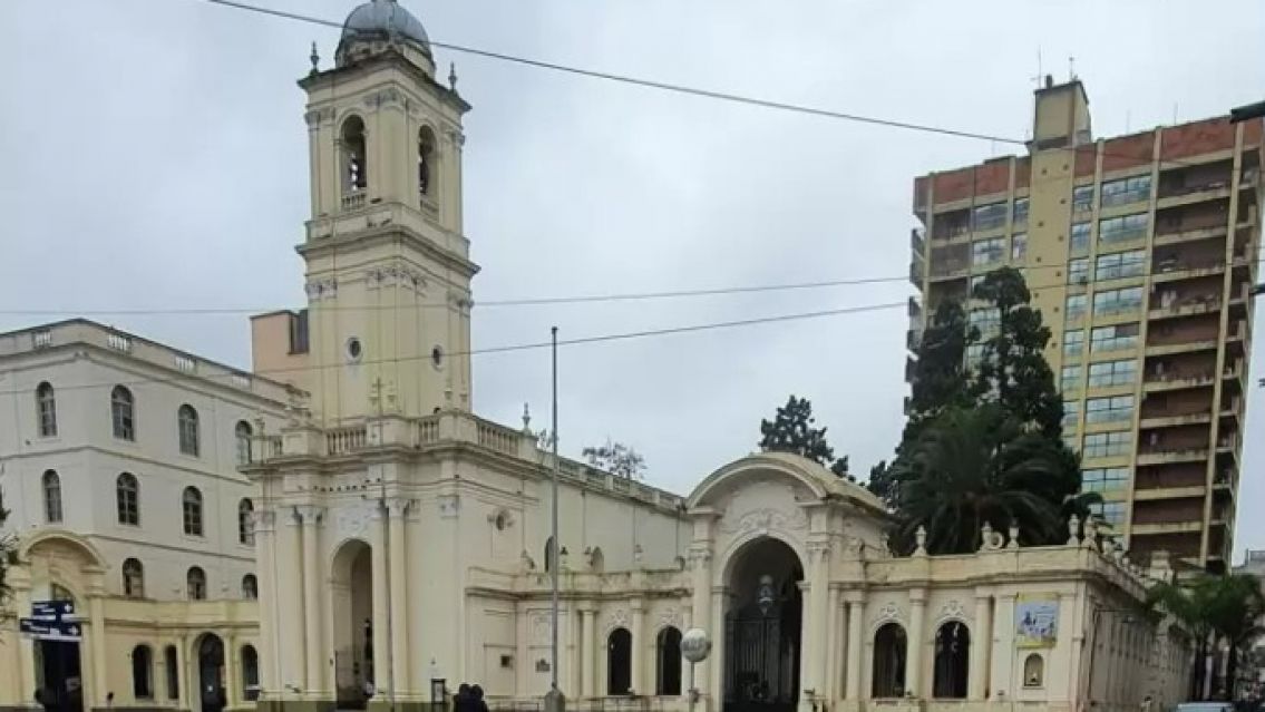 Así es el enorme boquete que podría derrumbar la Catedral de Jujuy