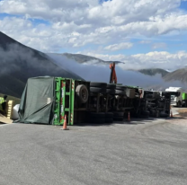 Milagroso escape en la Cuesta de Lipán: un camionero volcó tras quedarse sin frenos