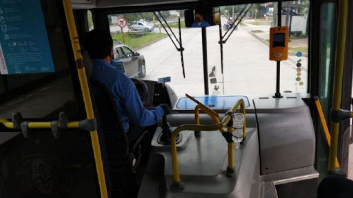 Buscan al chofer de colectivo que estaf� a m�s de 500 personas y huy�