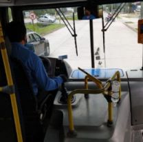 Buscan al chofer de colectivo que estafó a más de 500 personas y huyó